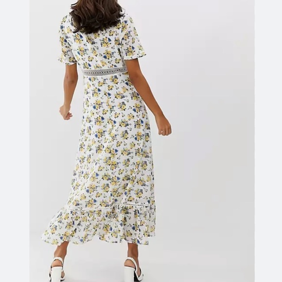 ASOS Lace Insert Button Through Maxi Tea Dress In Ditsy Floral - Picture 2 of 5
